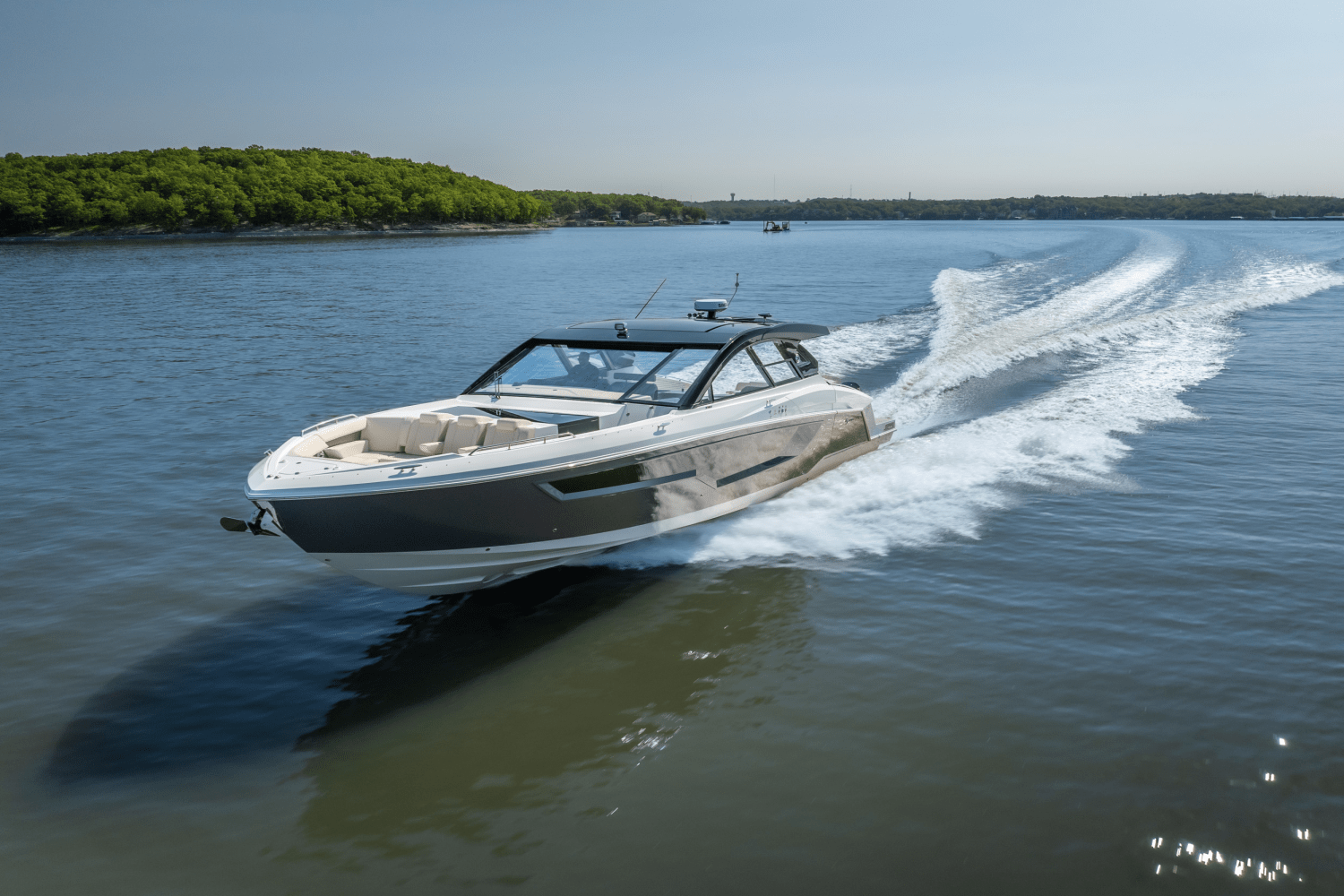 2025 Cruisers Yachts 50 GLS Outboard Image Thumbnail #2