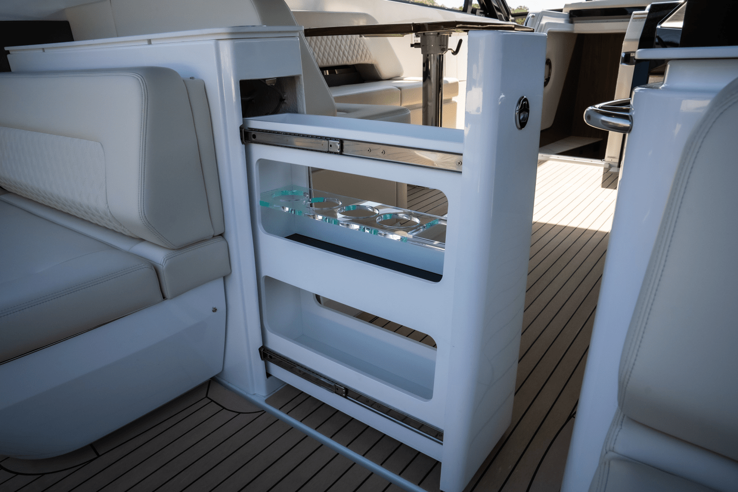 2025 Cruisers Yachts 50 GLS Outboard Image Thumbnail #25