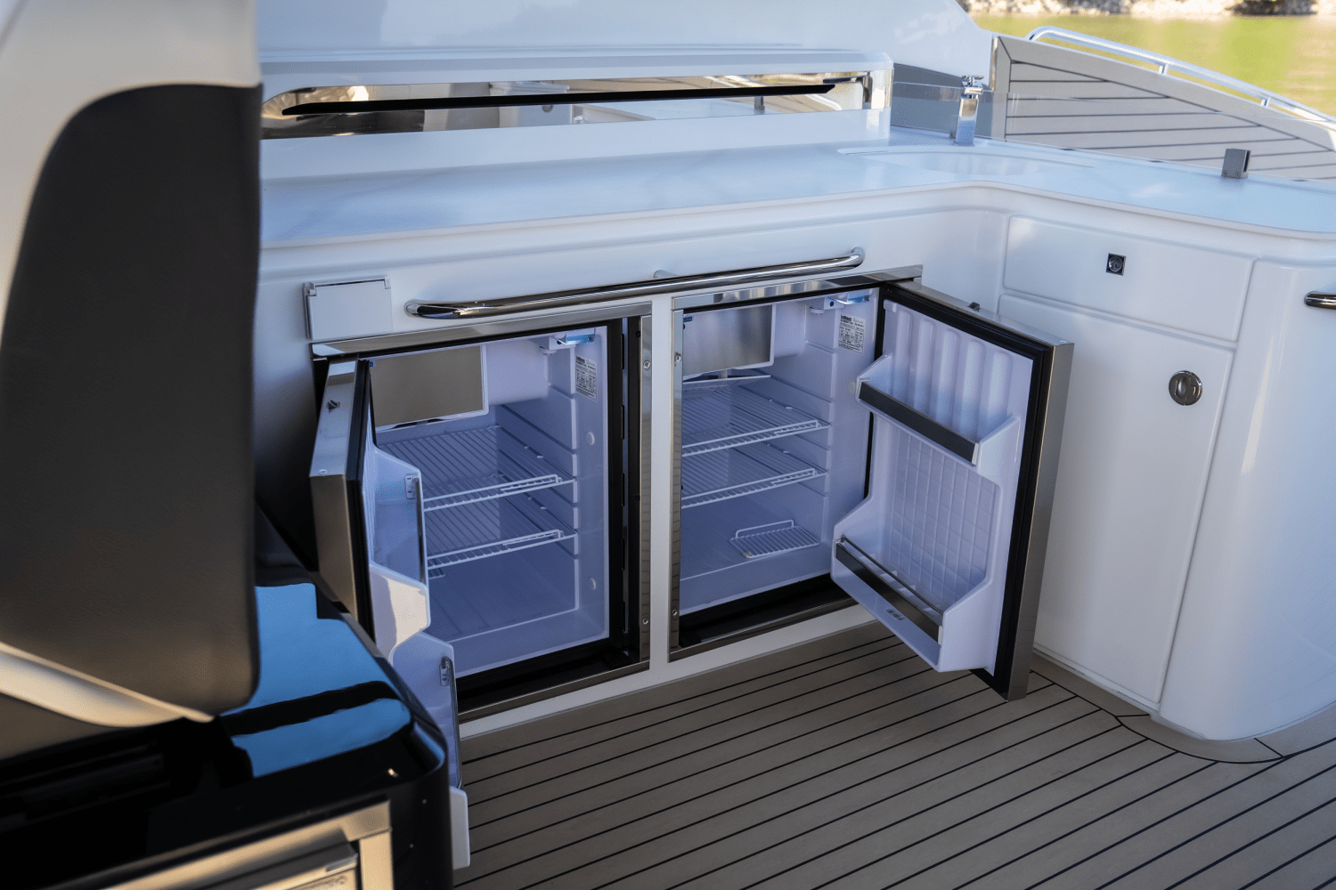 2025 Cruisers Yachts 50 GLS Outboard Image Thumbnail #27