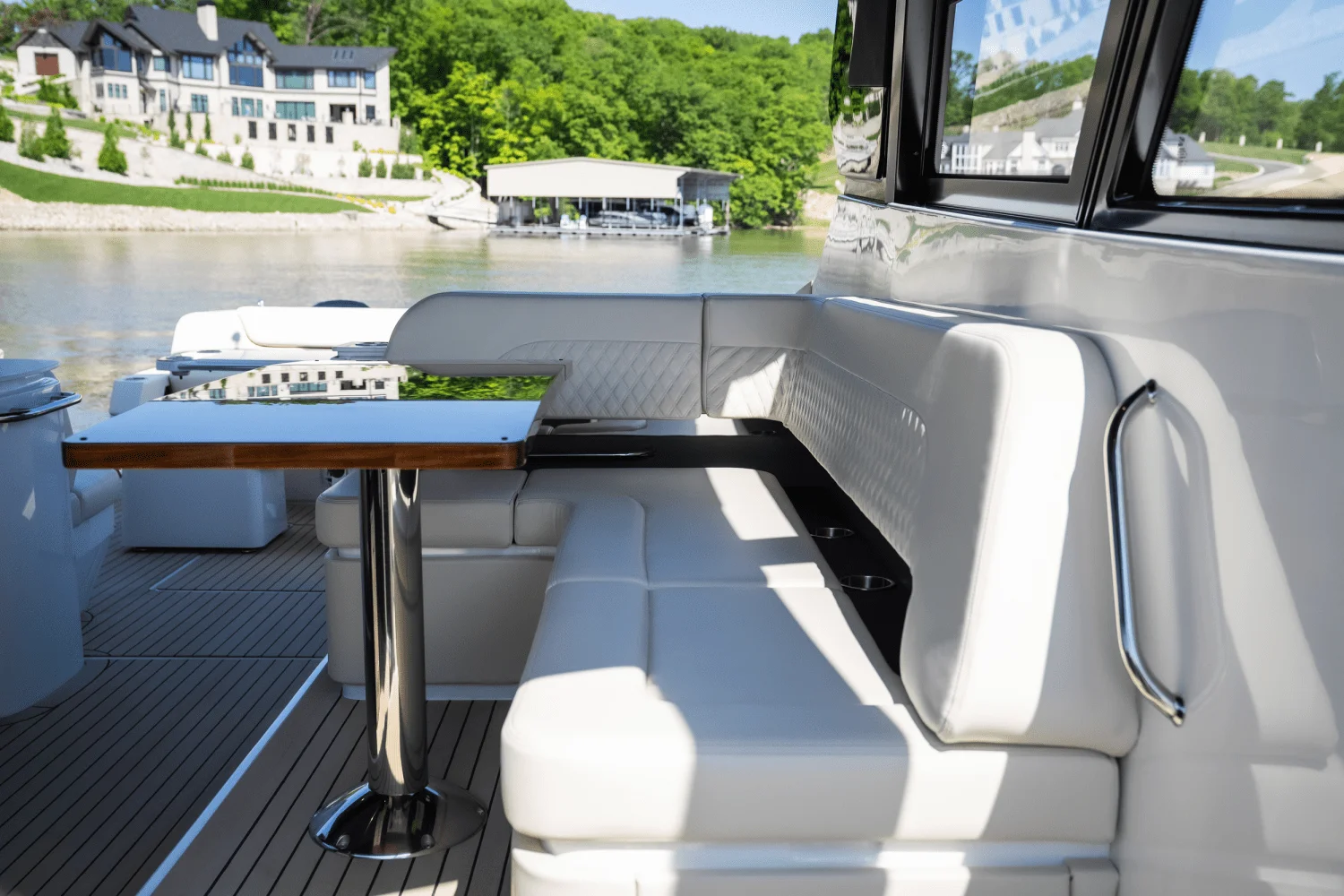 2025 Cruisers Yachts 50 GLS Outboard Image Thumbnail #19