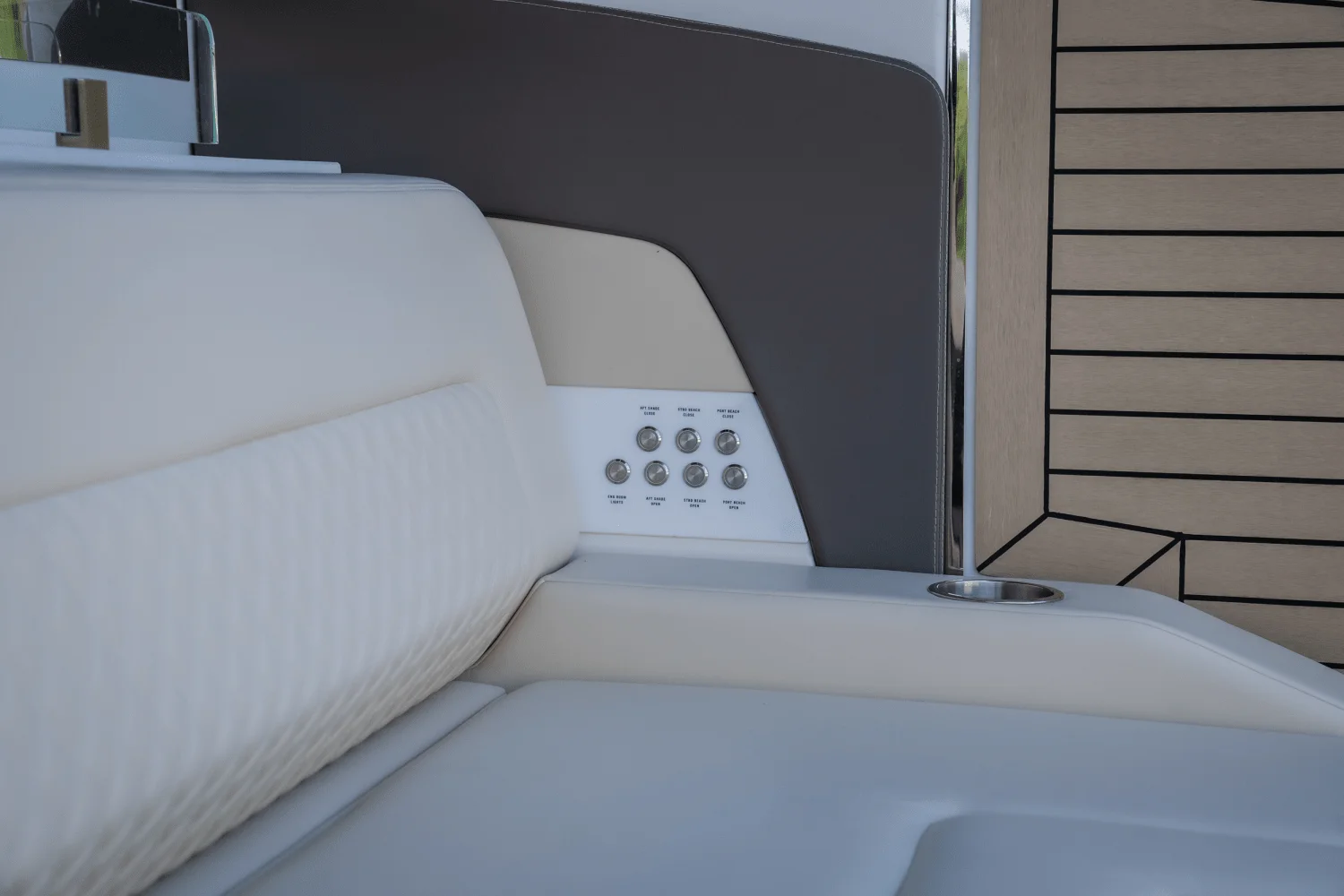 2025 Cruisers Yachts 50 GLS Outboard Image Thumbnail #38