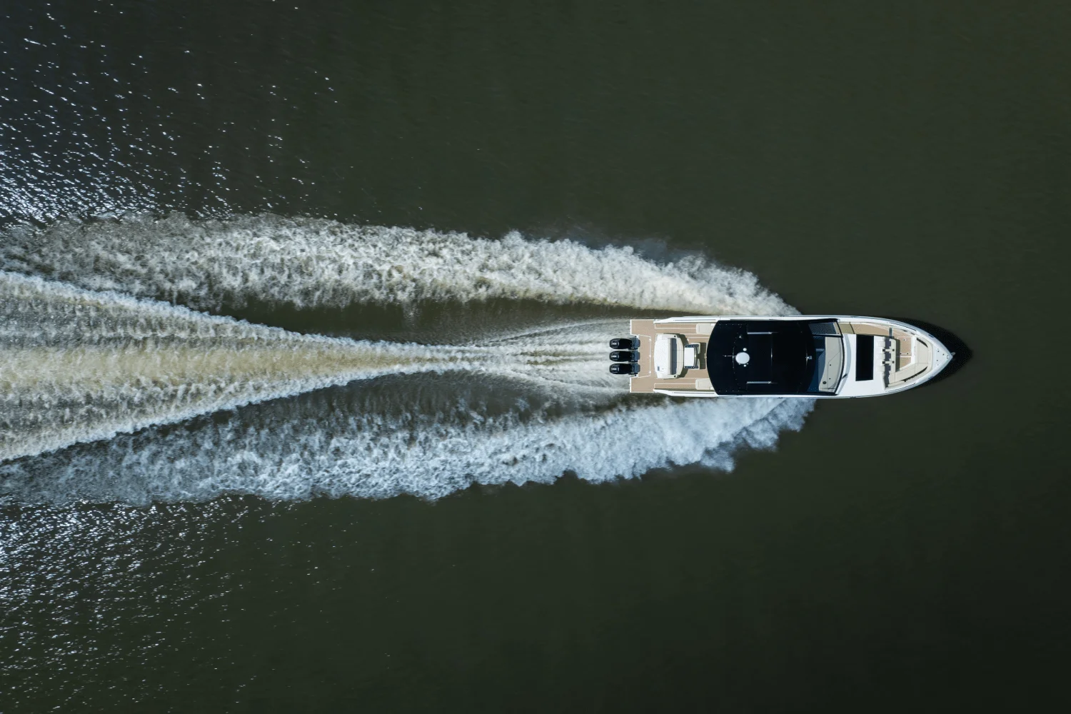 2025 Cruisers Yachts 50 GLS Outboard Image Thumbnail #6