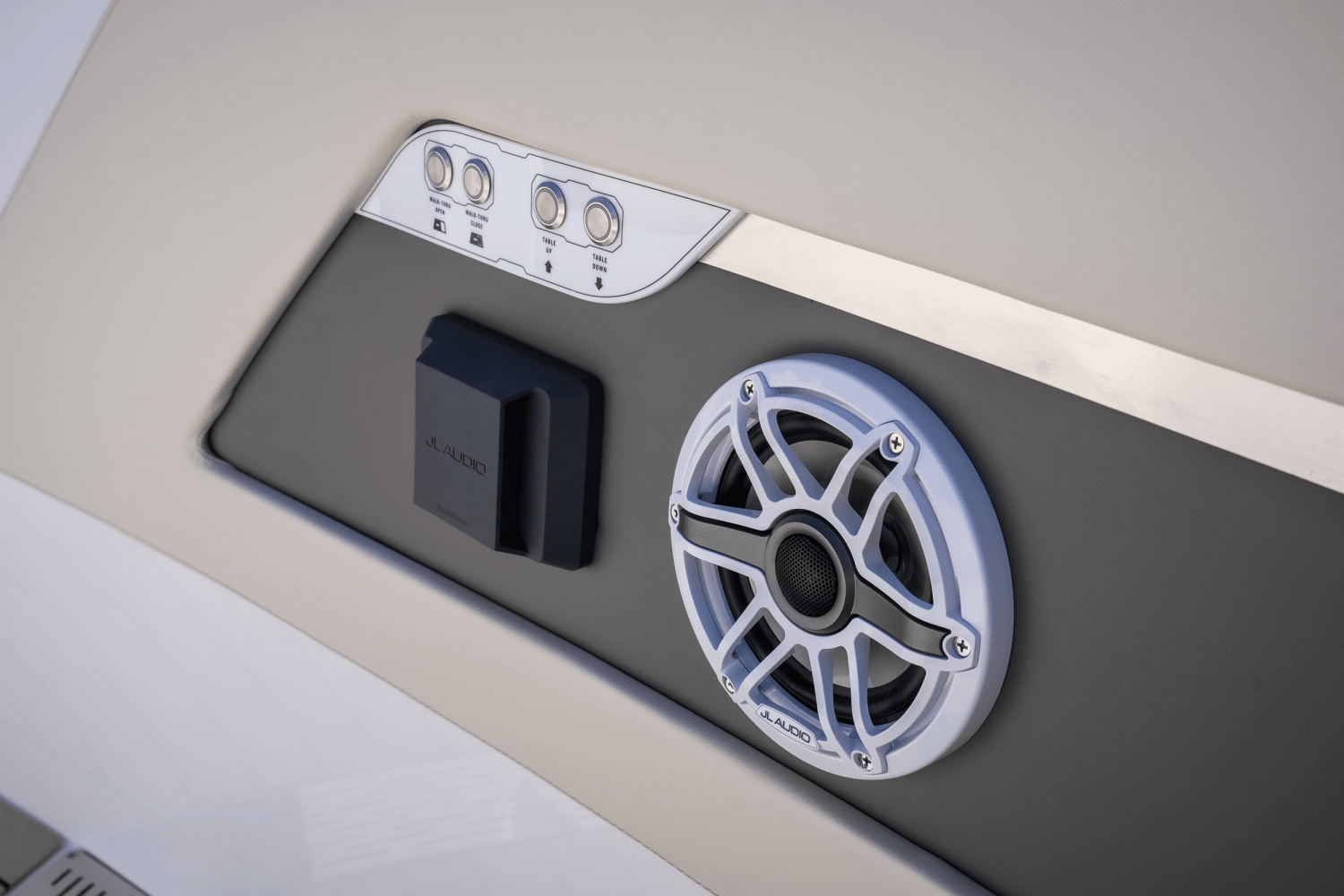 2025 Cruisers Yachts 50 GLS Outboard Image Thumbnail #39