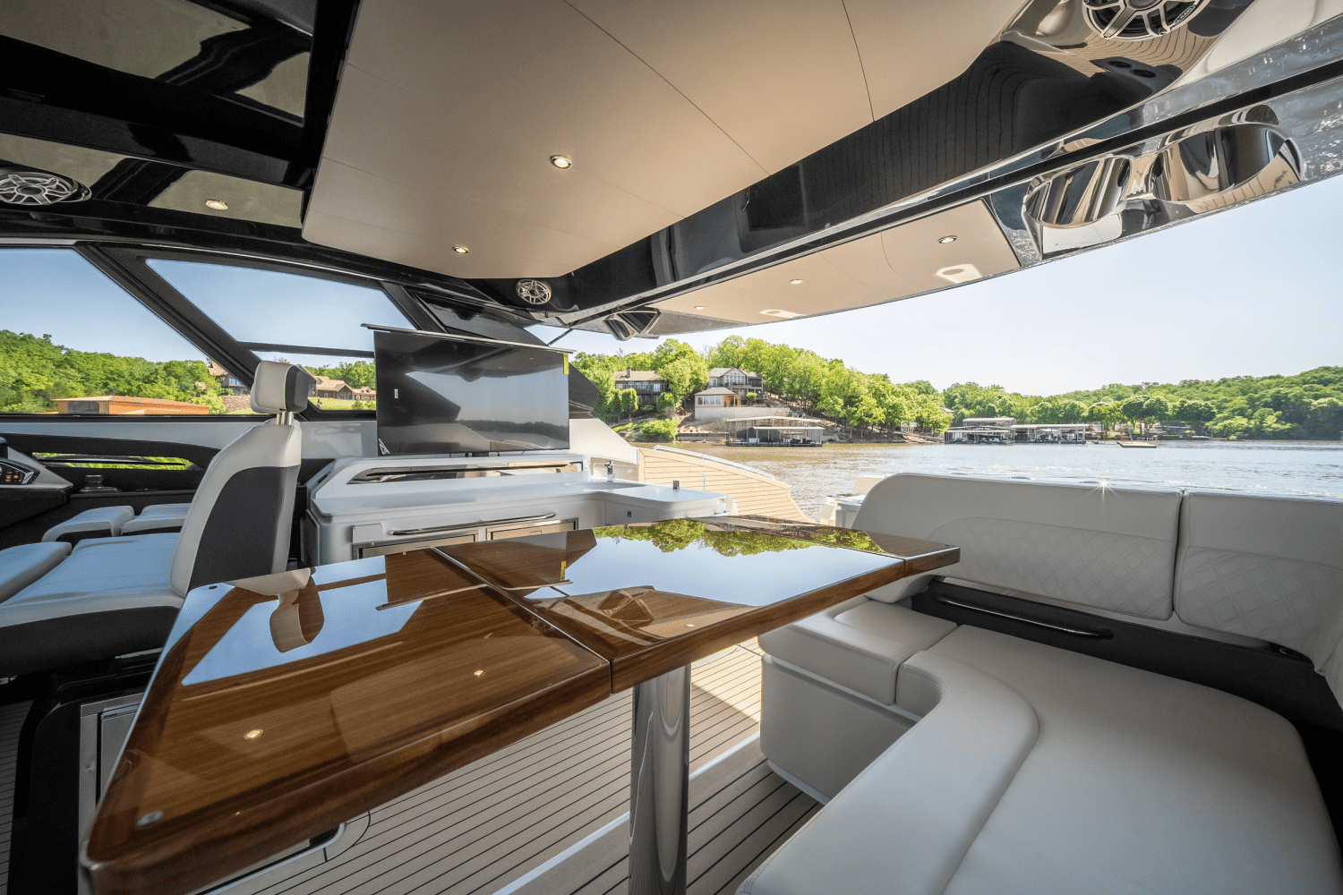 2025 Cruisers Yachts 50 GLS Outboard Image Thumbnail #20