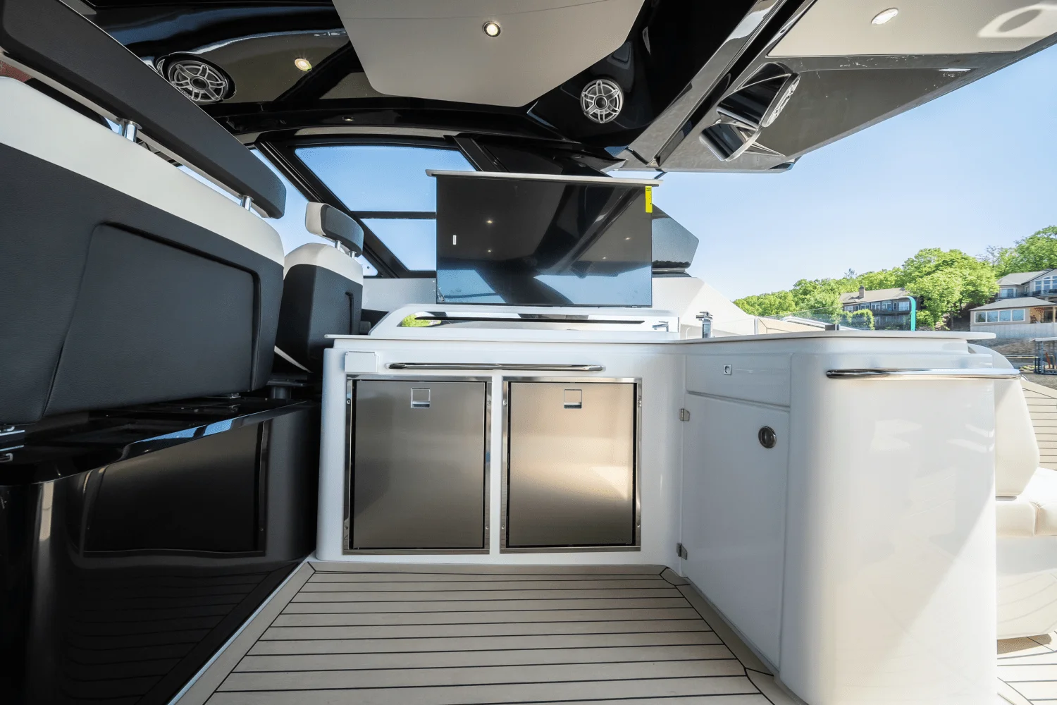 2025 Cruisers Yachts 50 GLS Outboard Image Thumbnail #26