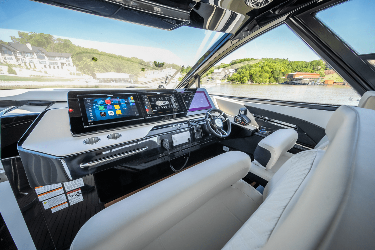 2025 Cruisers Yachts 50 GLS Outboard Image Thumbnail #33