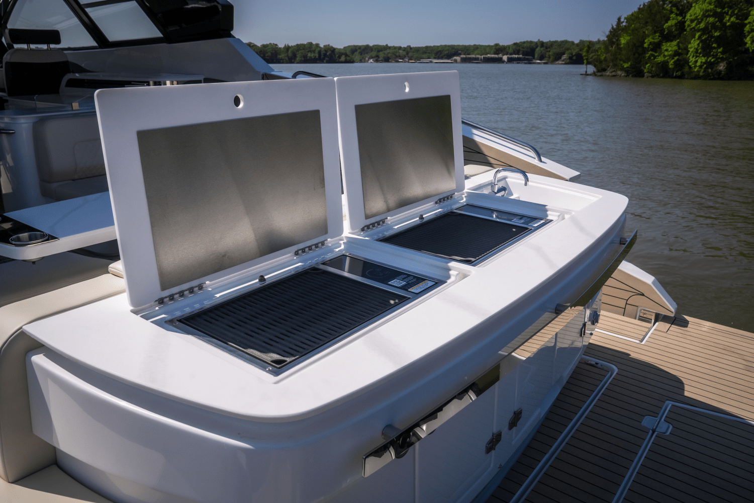 2025 Cruisers Yachts 50 GLS Outboard Image Thumbnail #15