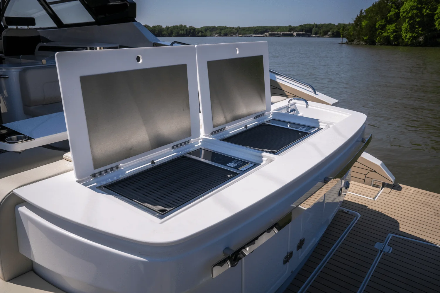 2025 Cruisers Yachts 50 GLS Outboard Image Thumbnail #15