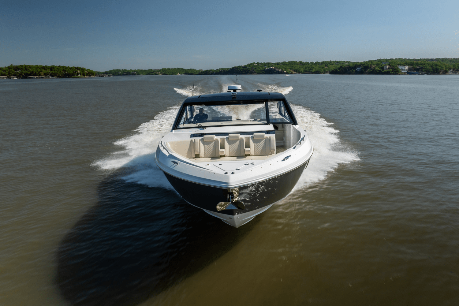 2025 Cruisers Yachts 50 GLS Outboard Image Thumbnail #8