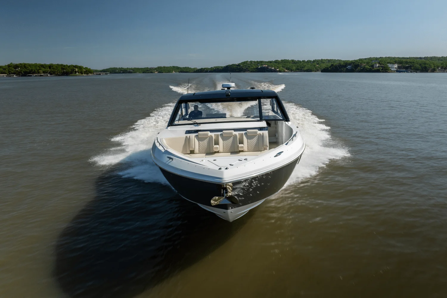 2025 Cruisers Yachts 50 GLS Outboard Image Thumbnail #8