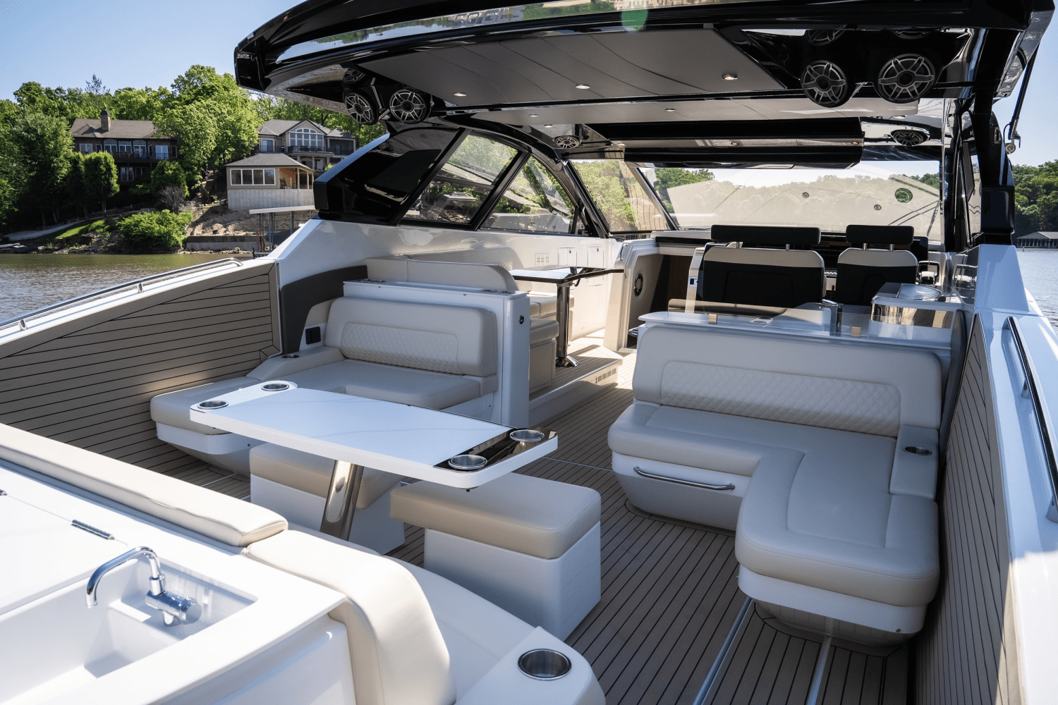 2025 Cruisers Yachts 50 GLS Outboard Image Thumbnail #21