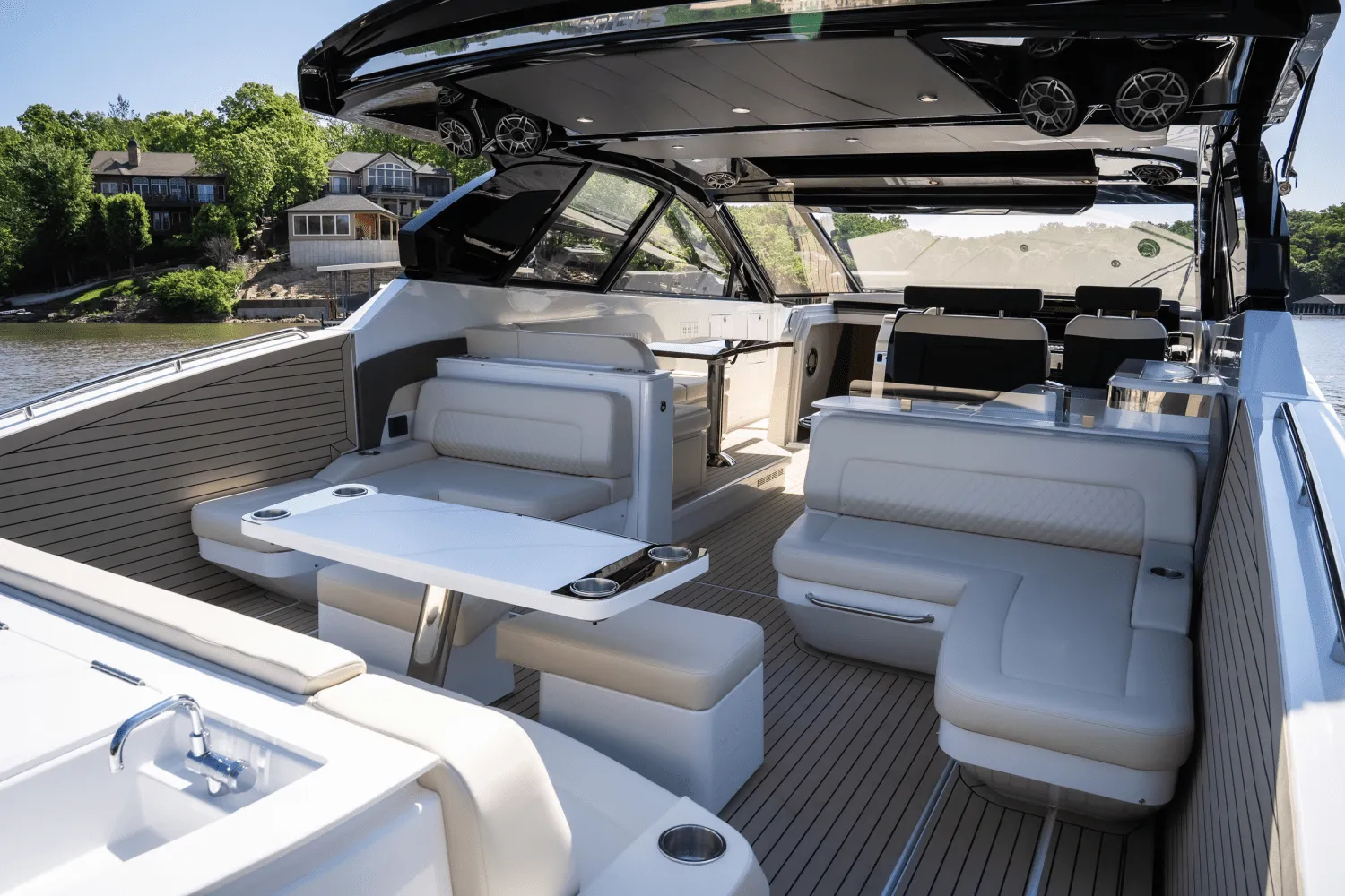 2025 Cruisers Yachts 50 GLS Outboard Image Thumbnail #21