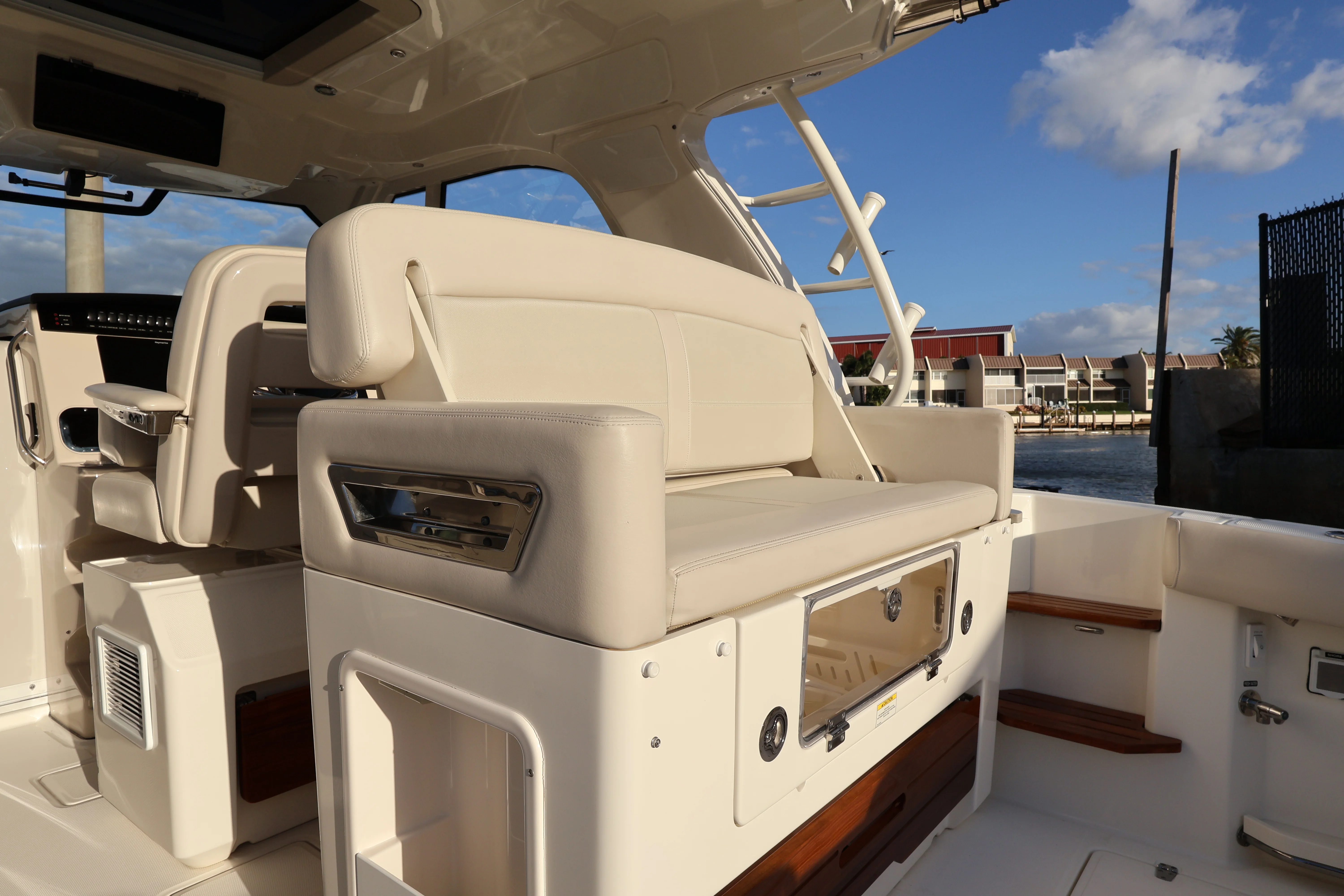 2019 Boston Whaler 380 Realm Image Thumbnail #15