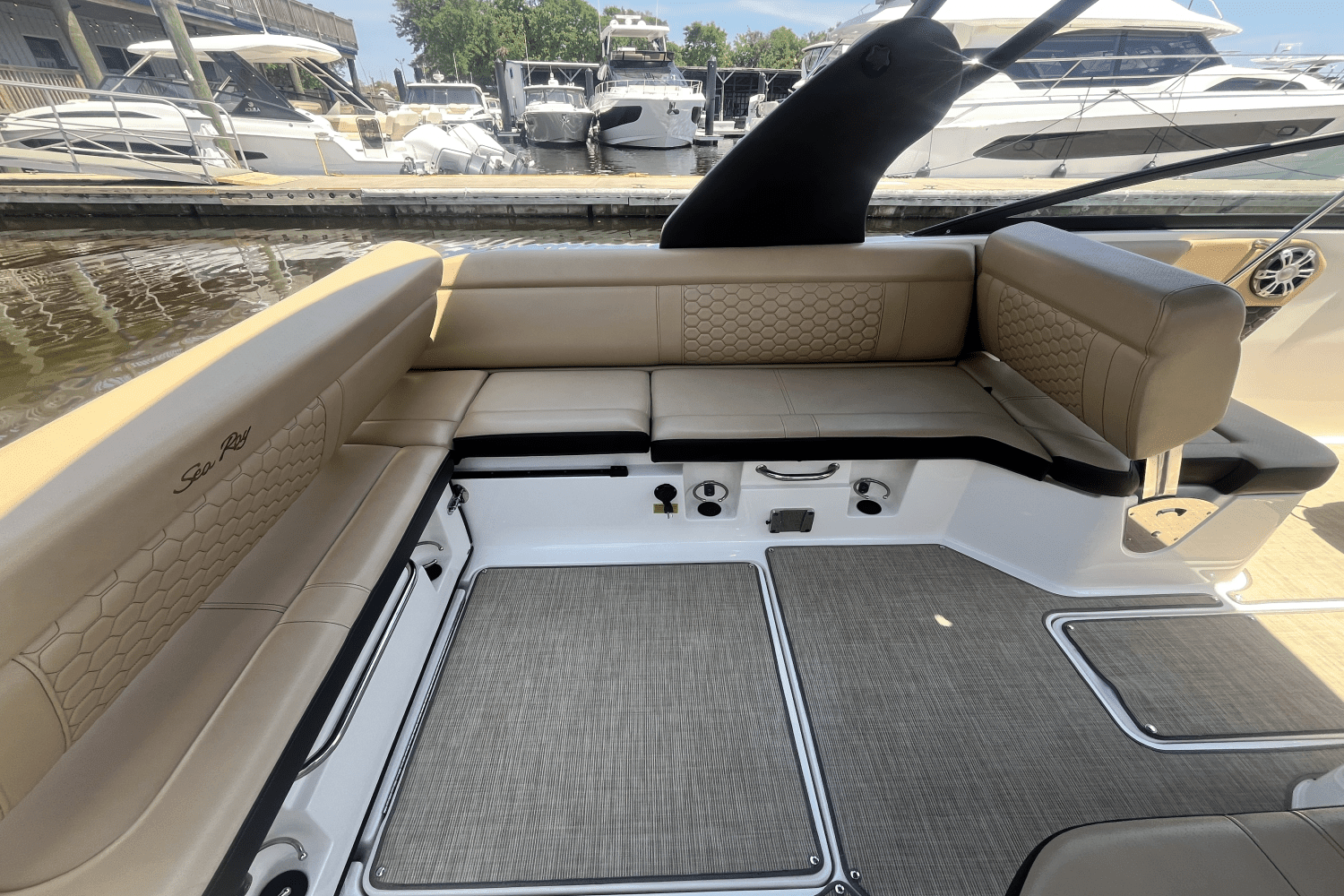 2019 Sea Ray SDX 250 Outboard Image Thumbnail #7
