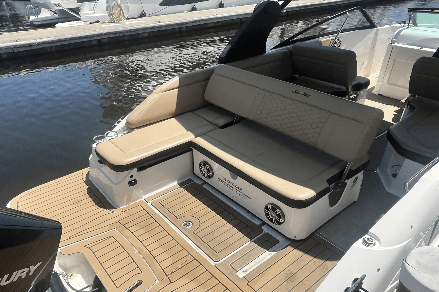2019 Sea Ray SDX 250 Outboard Image Thumbnail #6