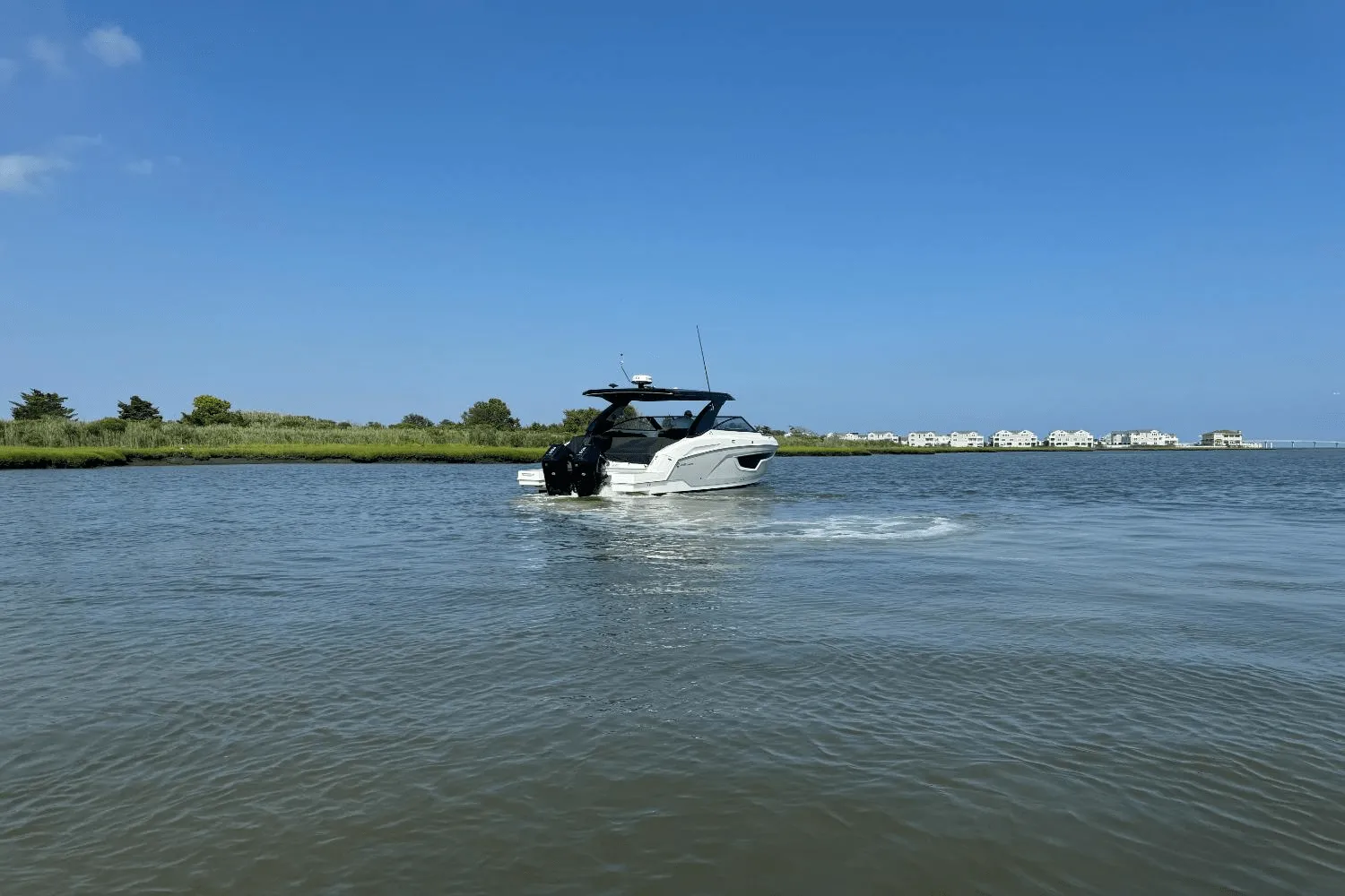 2025 Cruisers Yachts 34 GLS Outboard Image Thumbnail #11