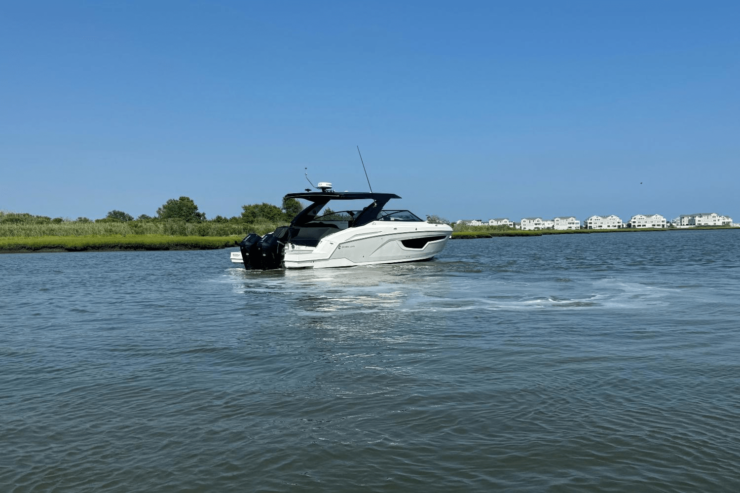 2025 Cruisers Yachts 34 GLS Outboard Image Thumbnail #14