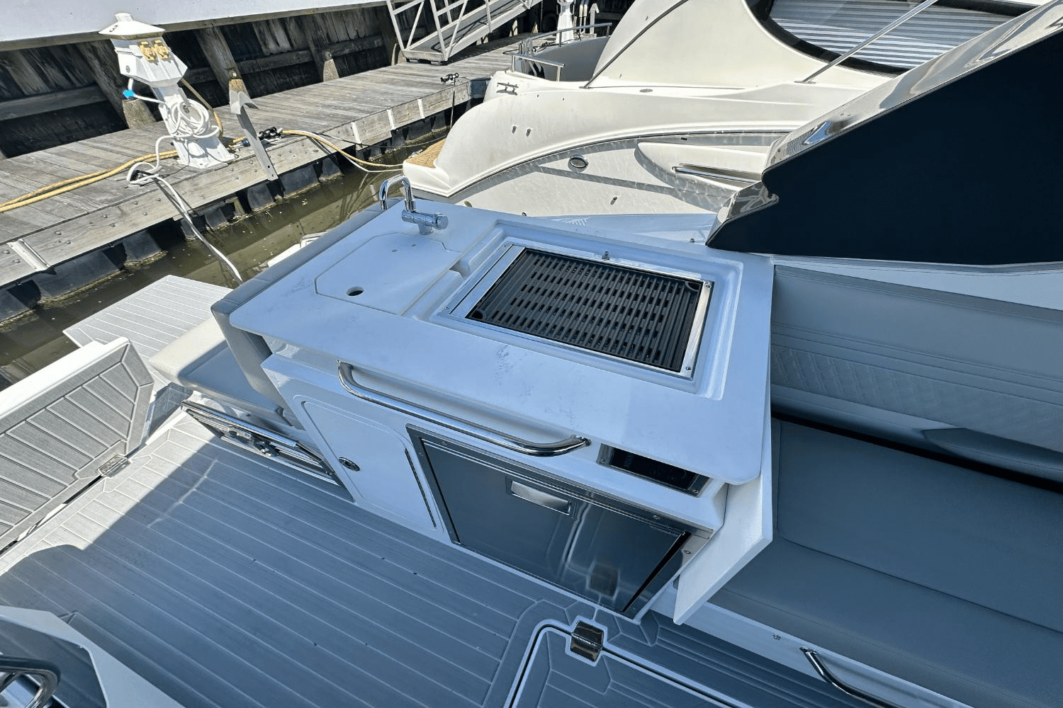 2025 Cruisers Yachts 34 GLS Outboard Image Thumbnail #10