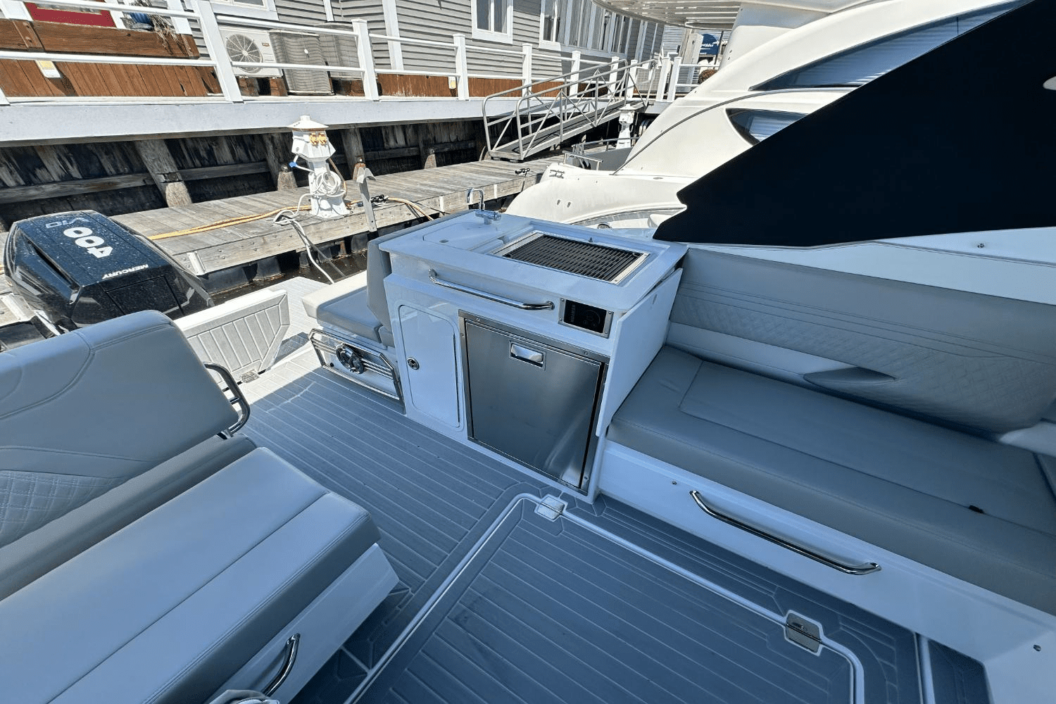 2025 Cruisers Yachts 34 GLS Outboard Image Thumbnail #7