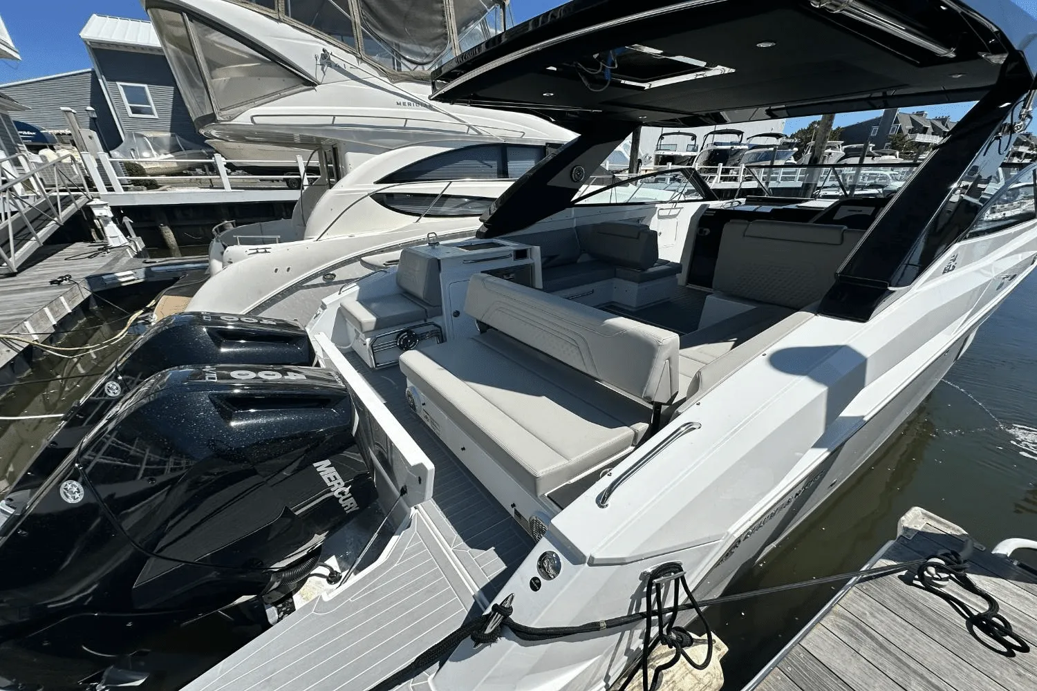 2025 Cruisers Yachts 34 GLS Outboard Image Thumbnail #17