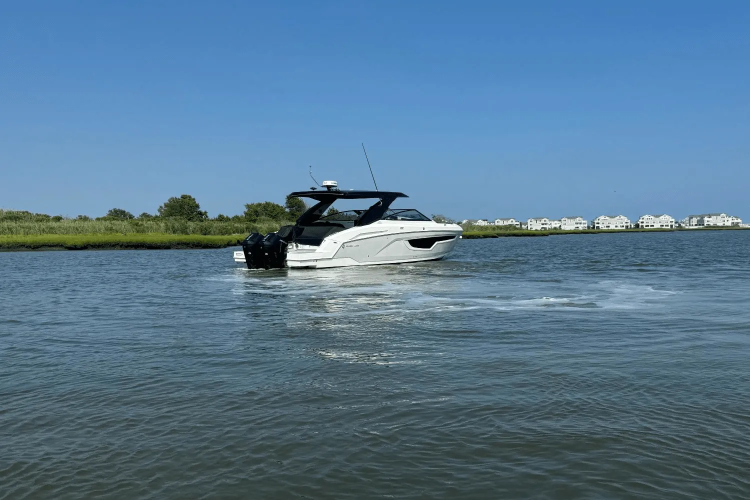 2025 Cruisers Yachts 34 GLS Outboard Image Thumbnail #13