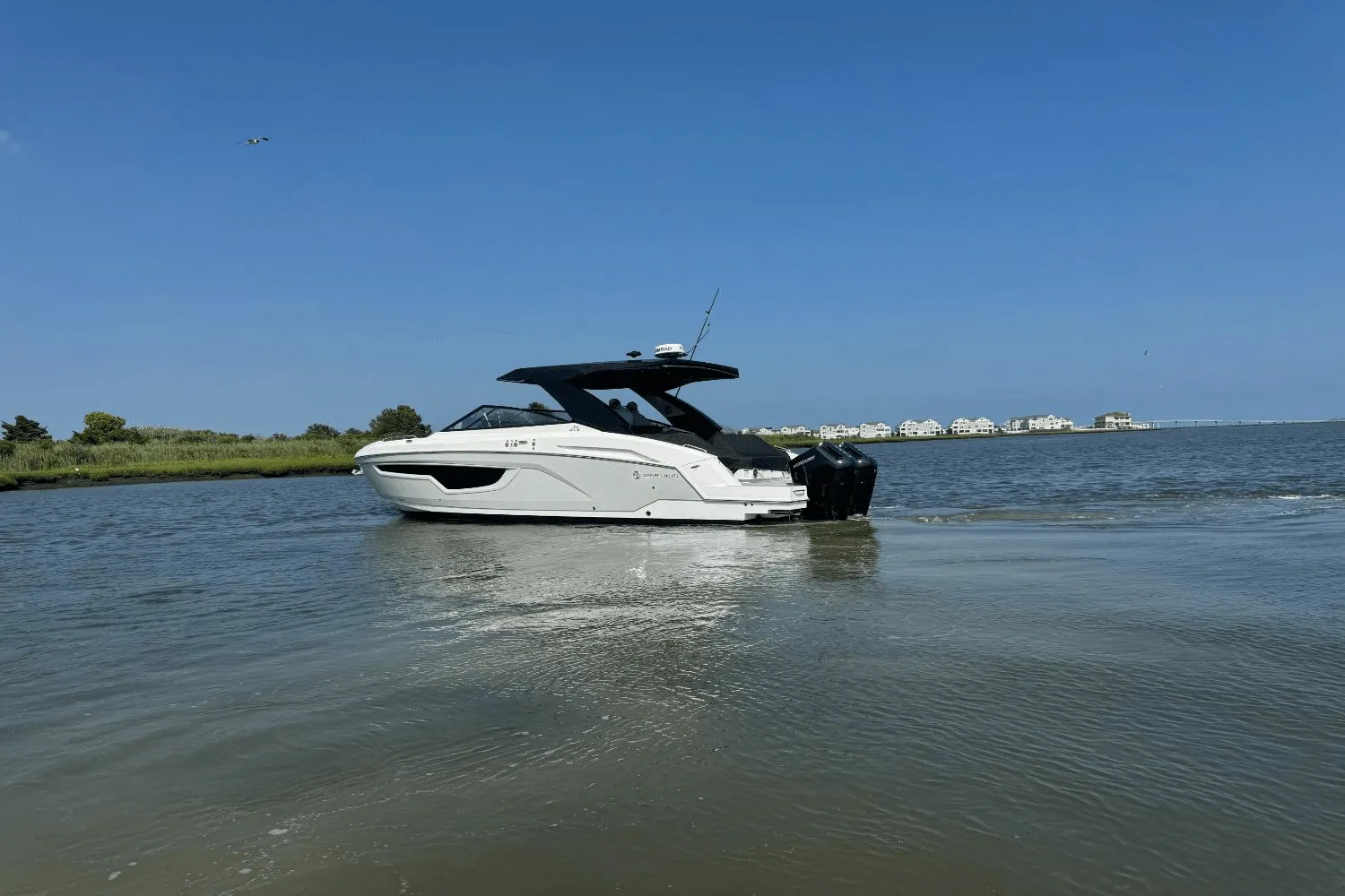 2025 Cruisers Yachts 34 GLS Outboard Image Thumbnail #16