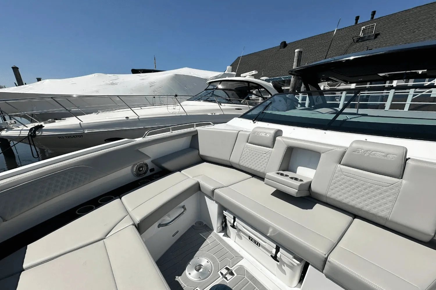 2025 Cruisers Yachts 34 GLS Outboard Image Thumbnail #46
