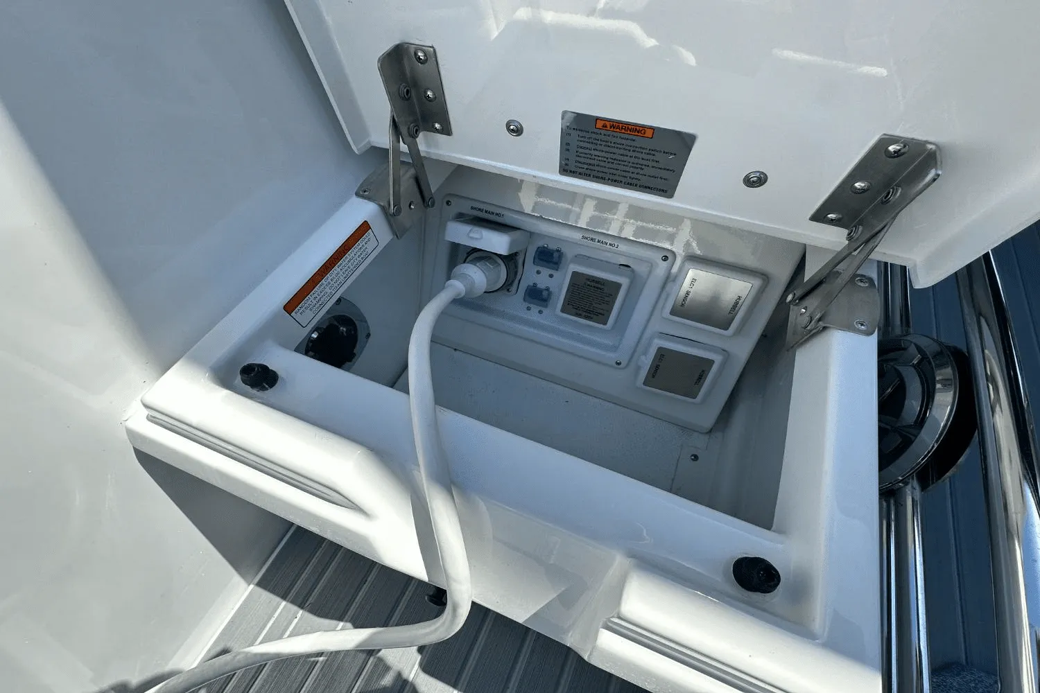 2025 Cruisers Yachts 34 GLS Outboard Image Thumbnail #20