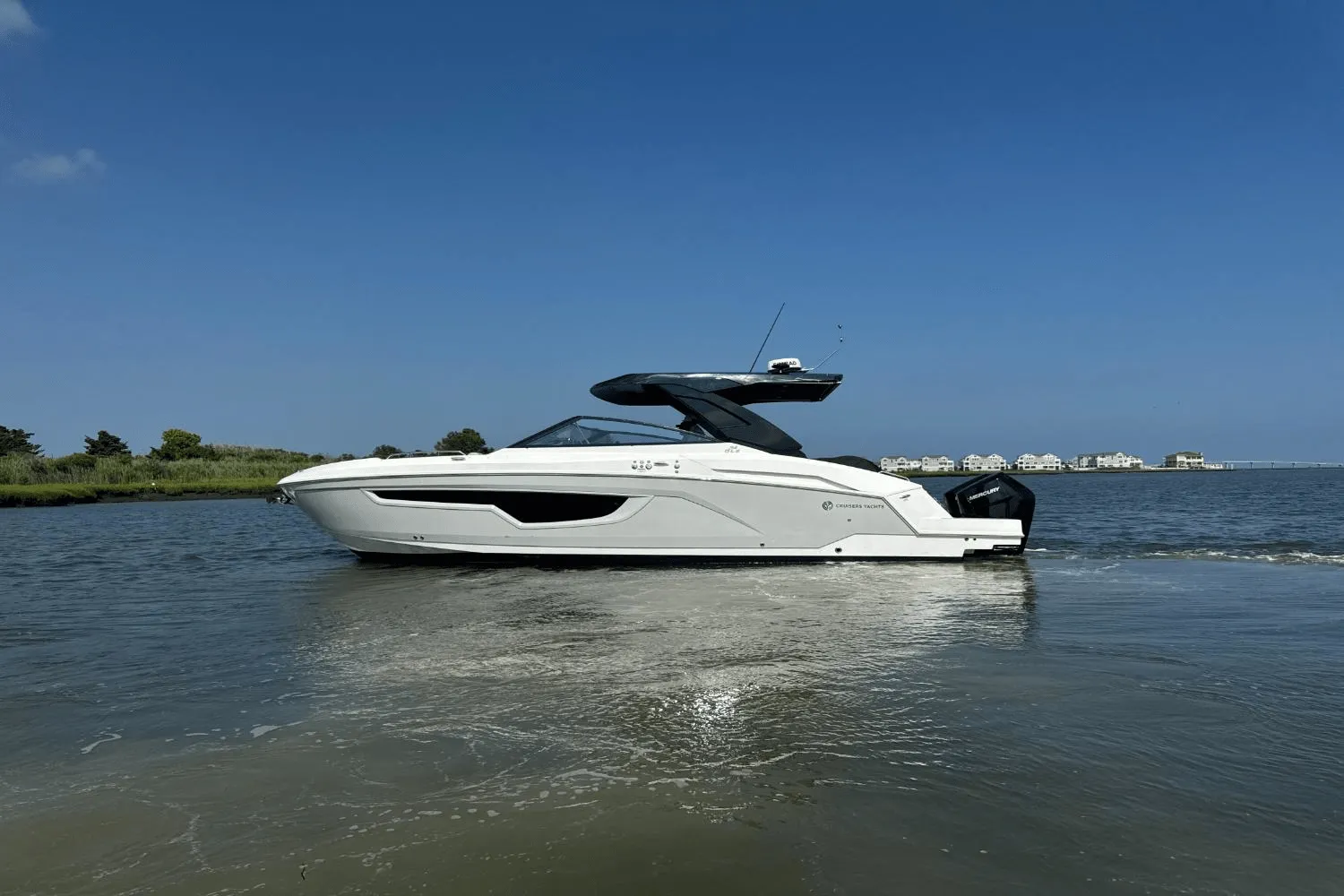 2025 Cruisers Yachts 34 GLS Outboard Image Thumbnail #4