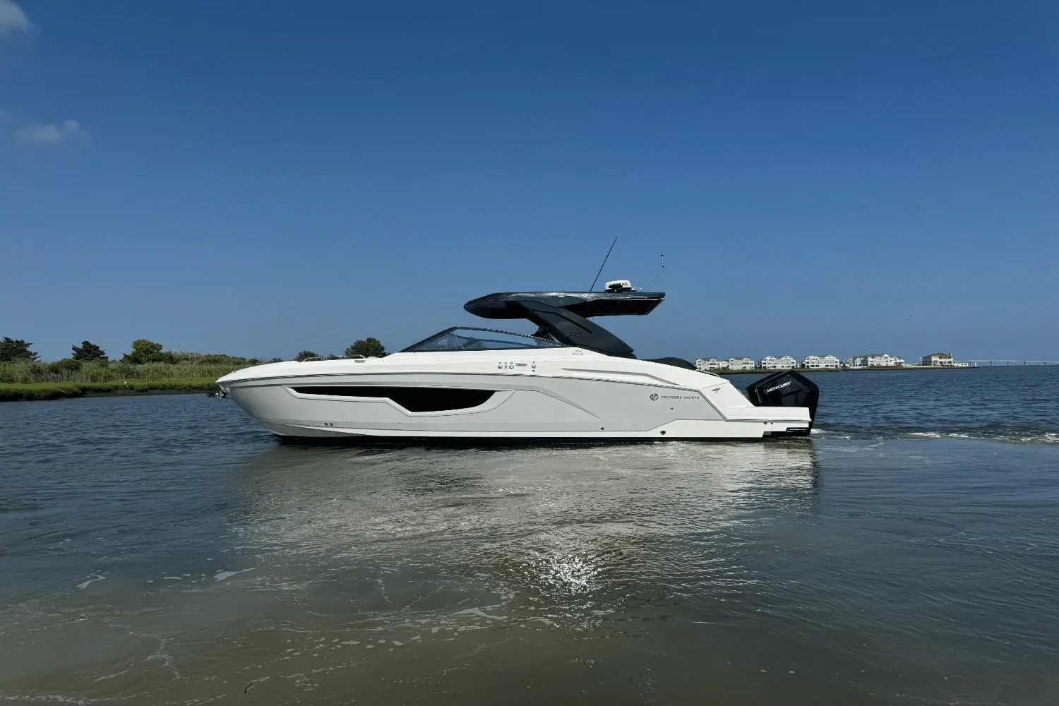 2025 Cruisers Yachts 34 GLS Outboard Image Thumbnail #3