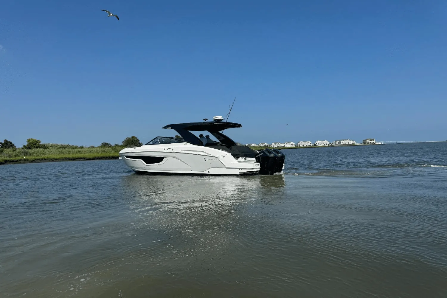 2025 Cruisers Yachts 34 GLS Outboard Image Thumbnail #8