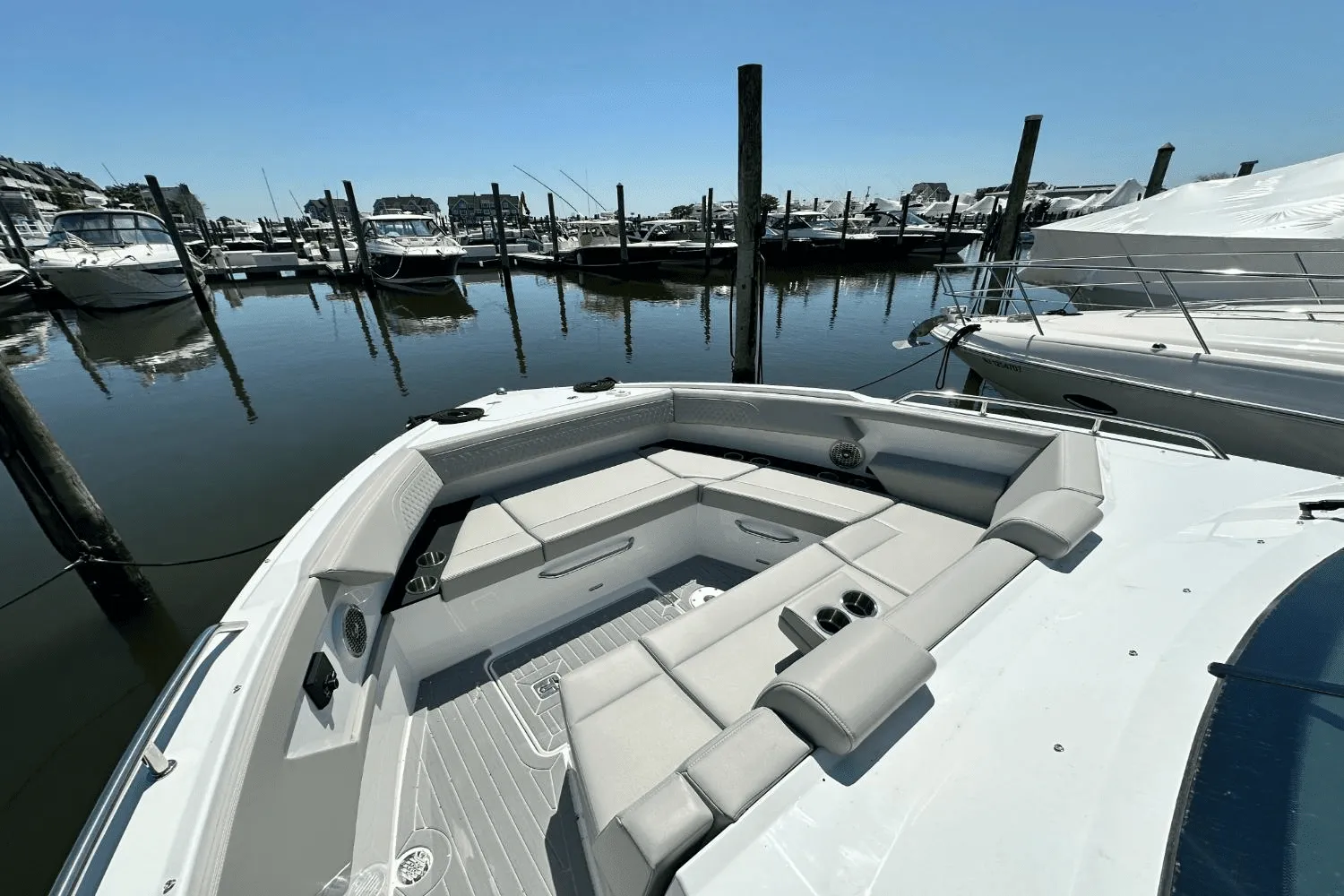 2025 Cruisers Yachts 34 GLS Outboard Image Thumbnail #42