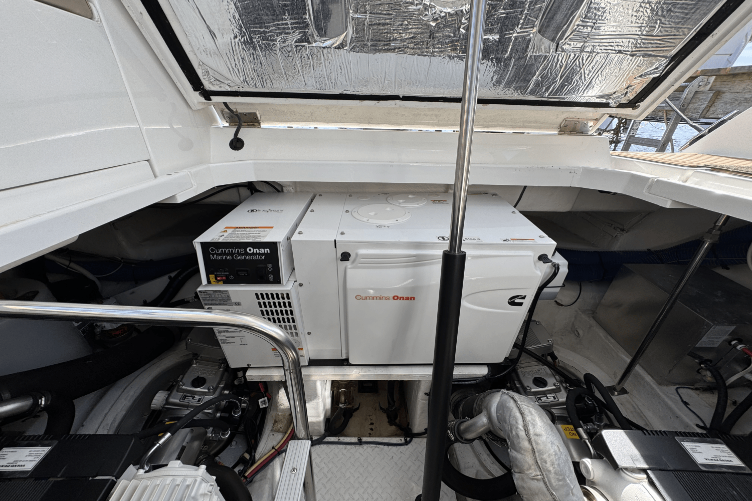 2009 Cruisers Yachts 43C Image Thumbnail #26