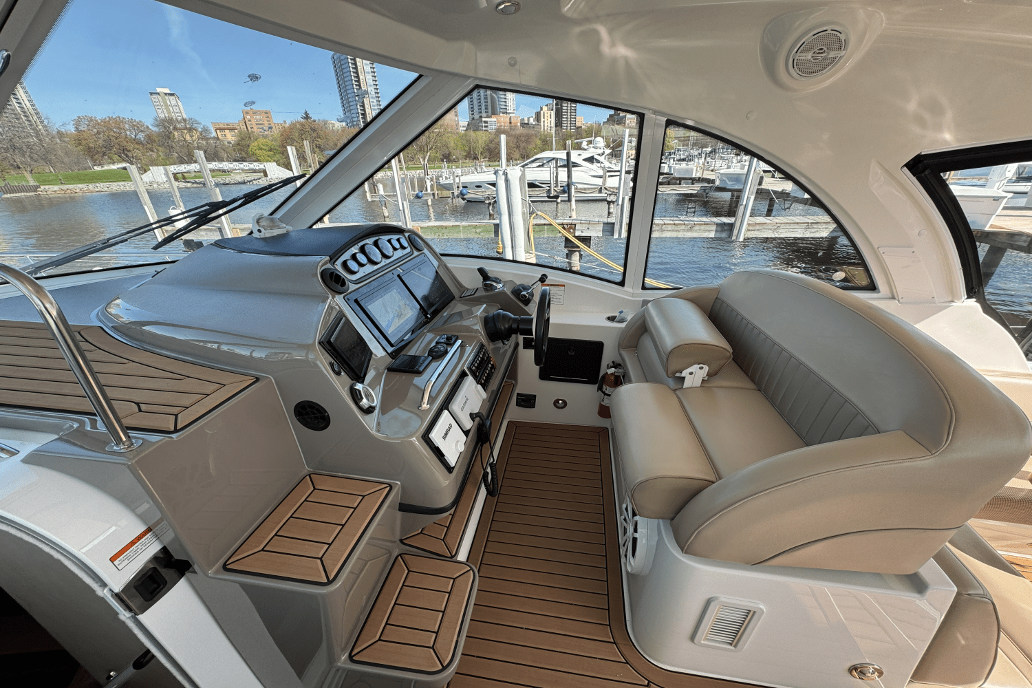 2009 Cruisers Yachts 43C Image Thumbnail #6