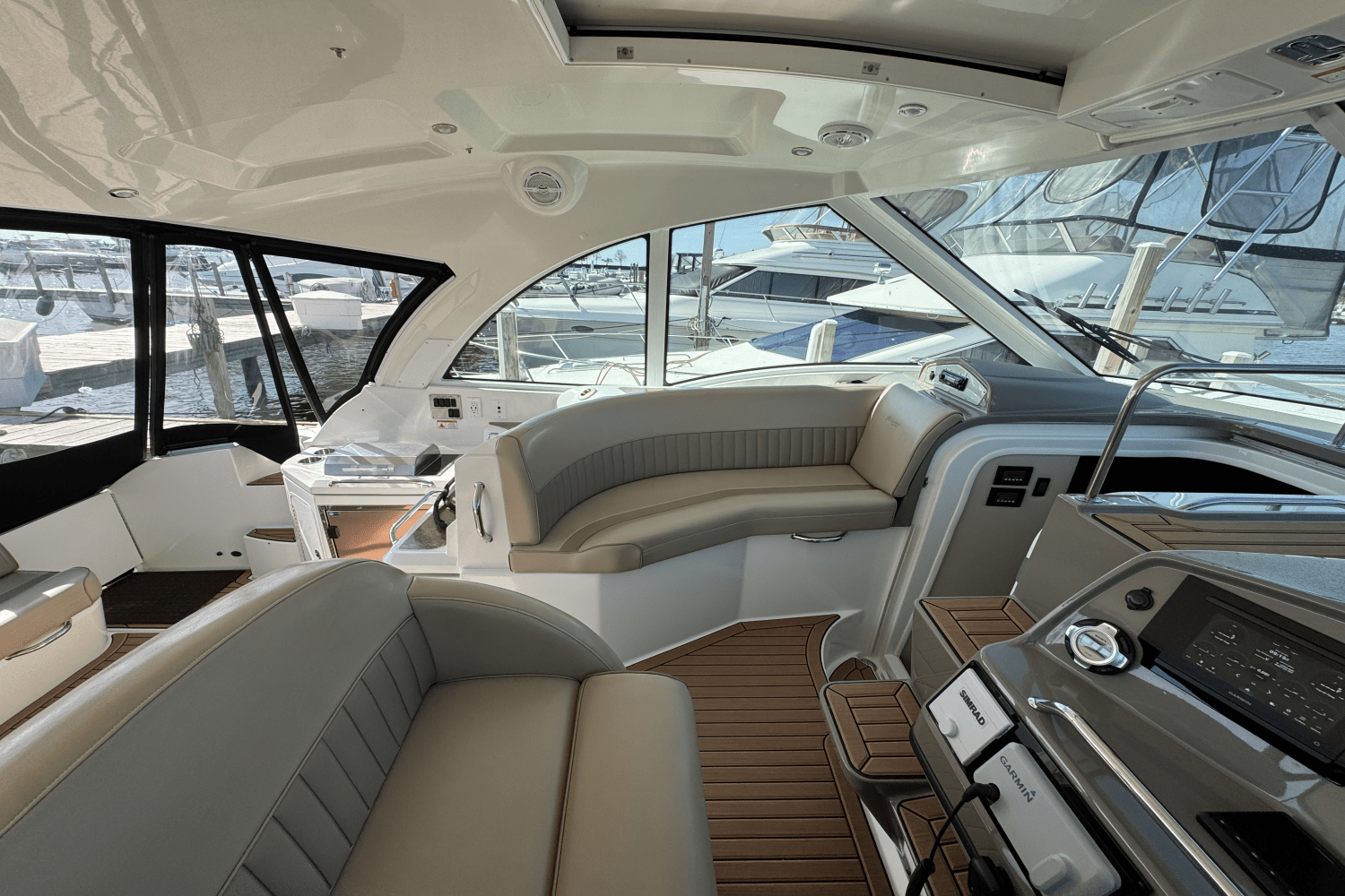 2009 Cruisers Yachts 43C Image Thumbnail #5