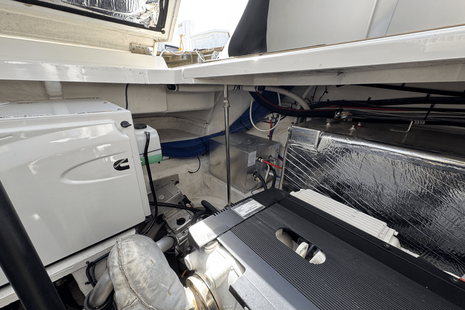 2009 Cruisers Yachts 43C Image Thumbnail #25