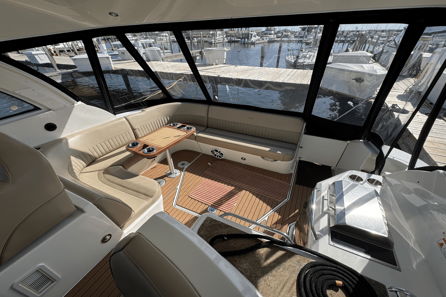 2009 Cruisers Yachts 43C Image Thumbnail #4