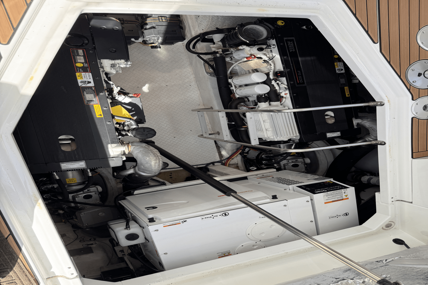2009 Cruisers Yachts 43C Image Thumbnail #21