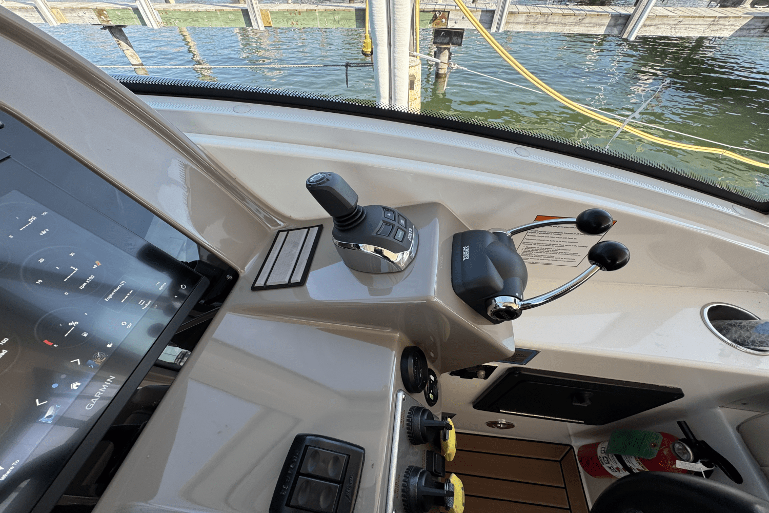 2009 Cruisers Yachts 43C Image Thumbnail #12