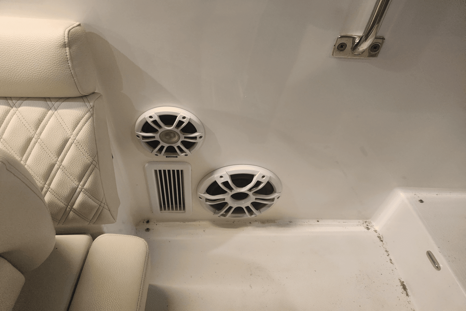 2022 Regal
                                                             36 GC Image Thumbnail #16