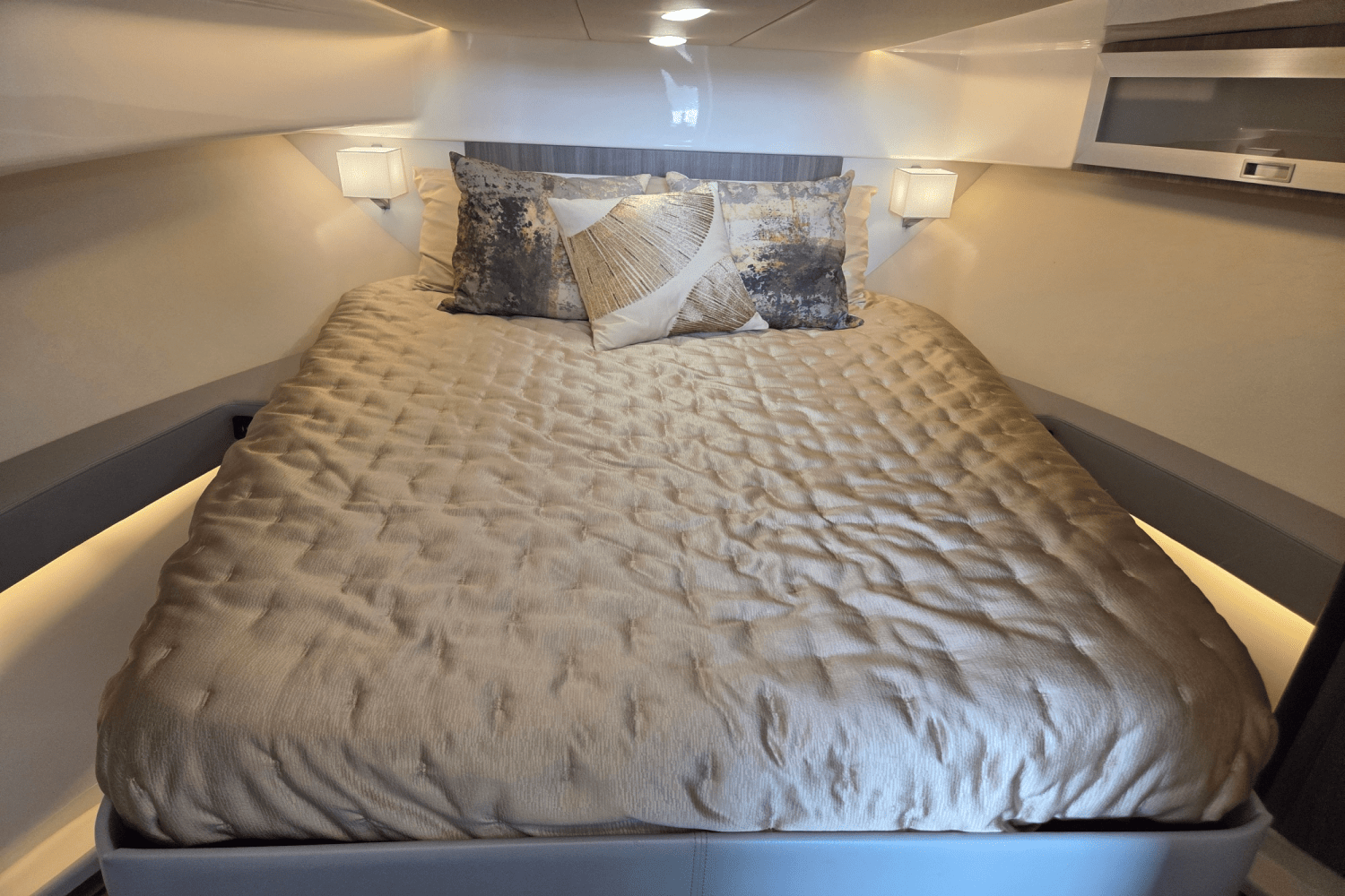 2022 Regal 36 GRANDE COUPE Image Thumbnail #40