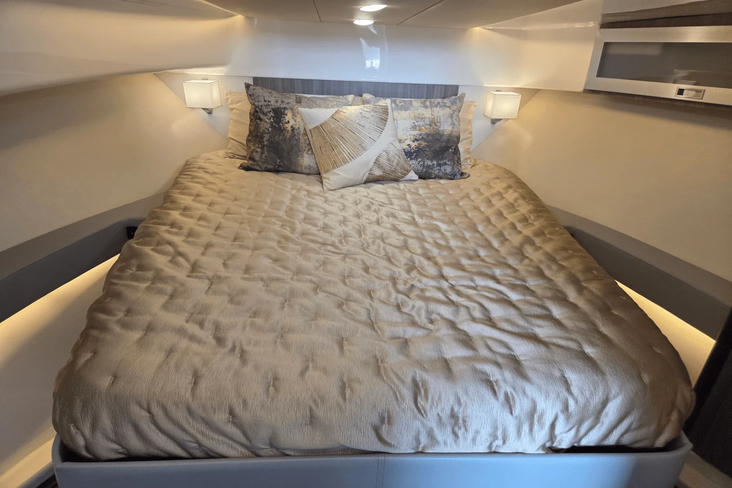 2022 Regal 36 Grande Coupe Image Thumbnail #40