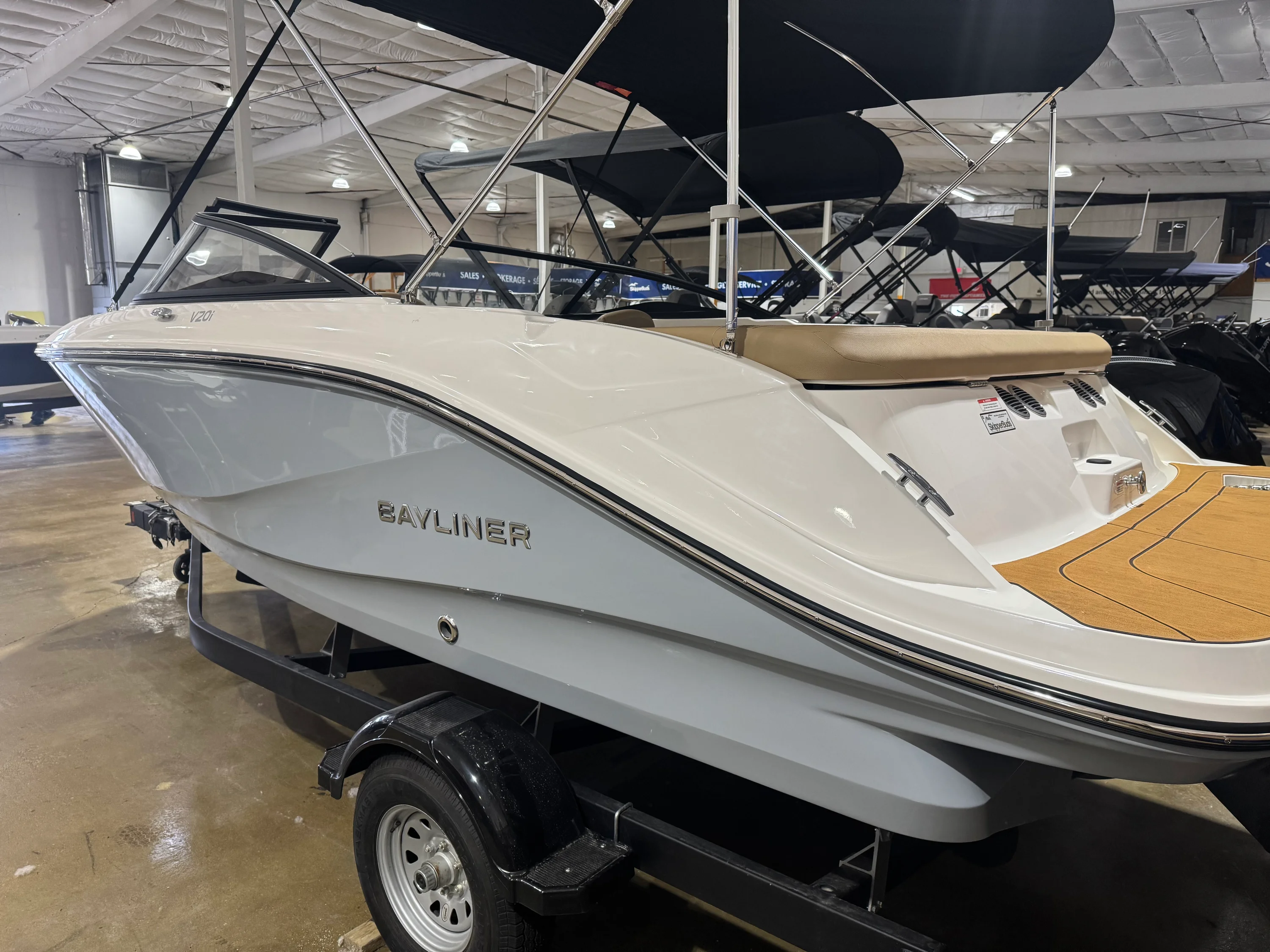 Thumbnail 2 for 2025 Bayliner V20I