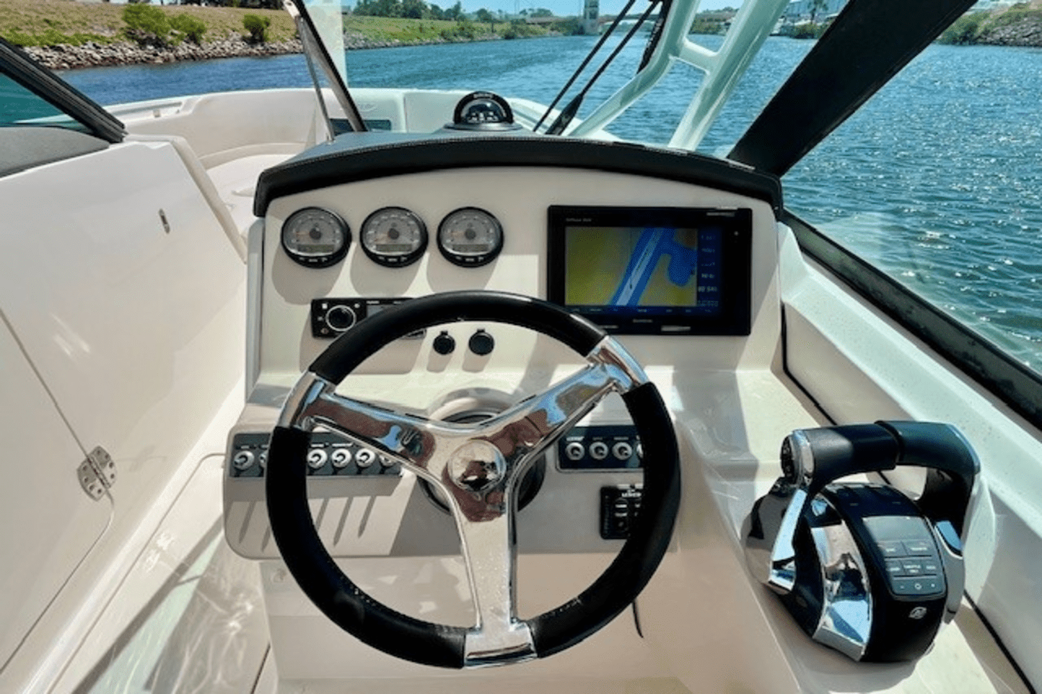 2018 Boston Whaler 270 VANTAGE Image Thumbnail #23