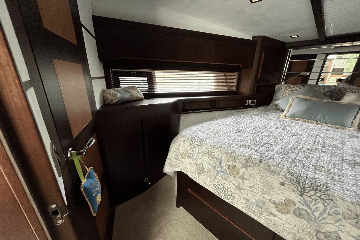 2020 Galeon
                                                             550 FLY Image Thumbnail #65