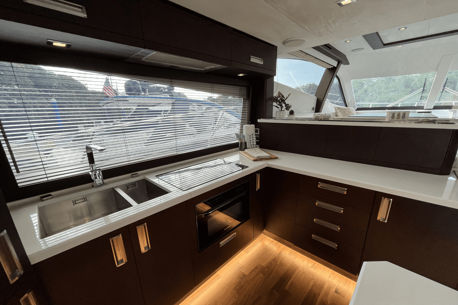 2020 Galeon
                                                             550 FLY Image Thumbnail #24