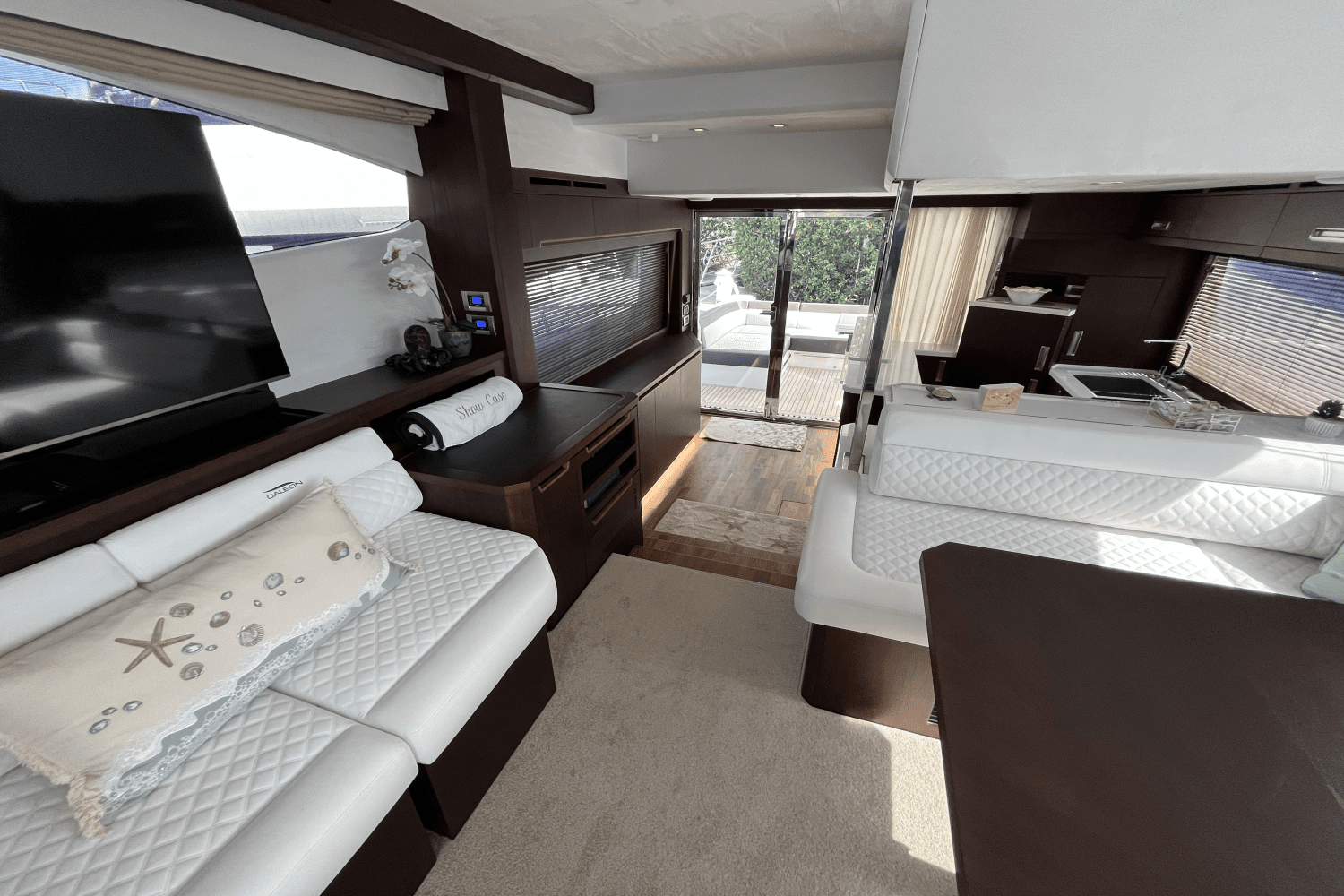 2020 Galeon
                                                             550 FLY Image Thumbnail #36