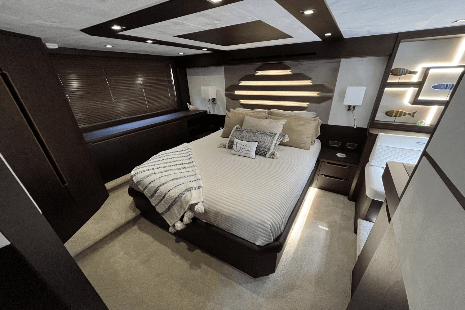 2020 Galeon
                                                             550 FLY Image Thumbnail #47