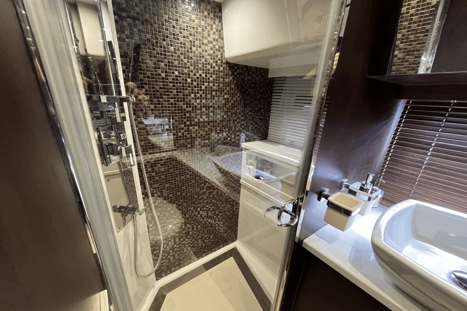 2020 Galeon
                                                             550 FLY Image Thumbnail #61