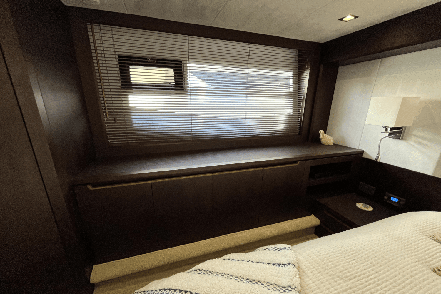 2020 Galeon
                                                             550 FLY Image Thumbnail #58
